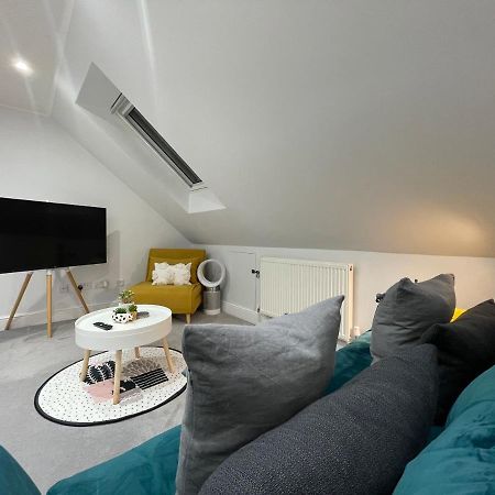 Unique Luxury Detached Apartment In Windsor That Sleeps 4 エクステリア 写真