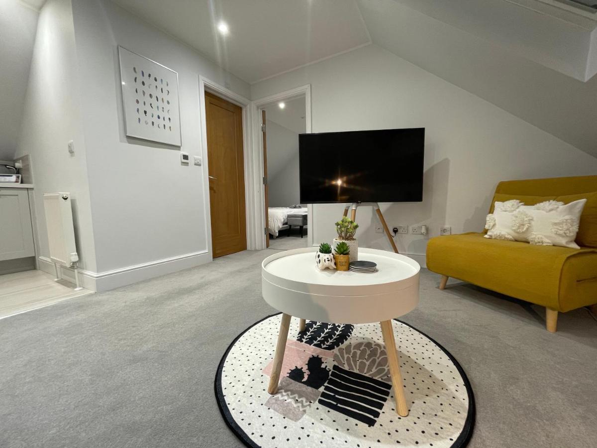 Unique Luxury Detached Apartment In Windsor That Sleeps 4 エクステリア 写真