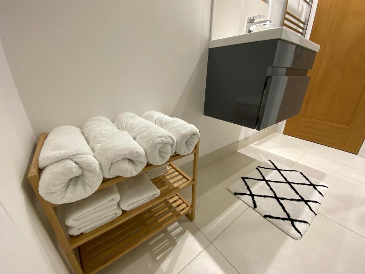 Unique Luxury Detached Apartment In Windsor That Sleeps 4 エクステリア 写真