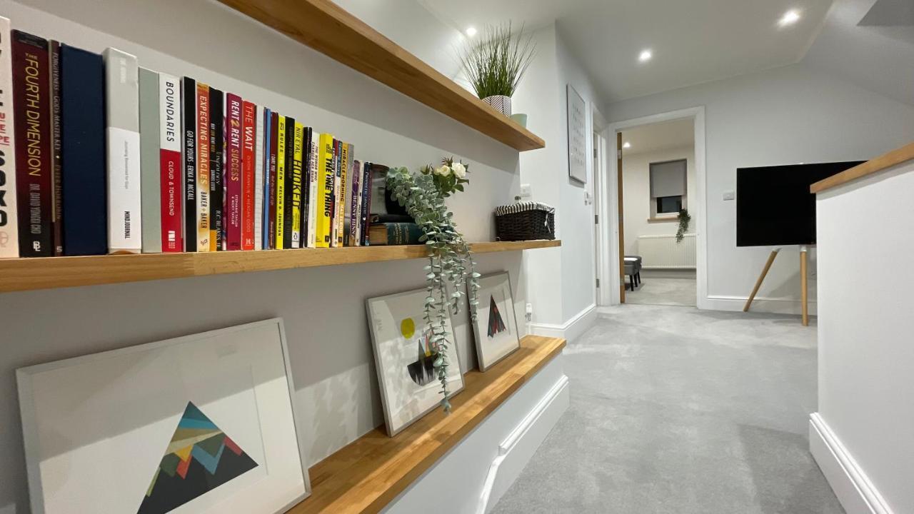 Unique Luxury Detached Apartment In Windsor That Sleeps 4 エクステリア 写真