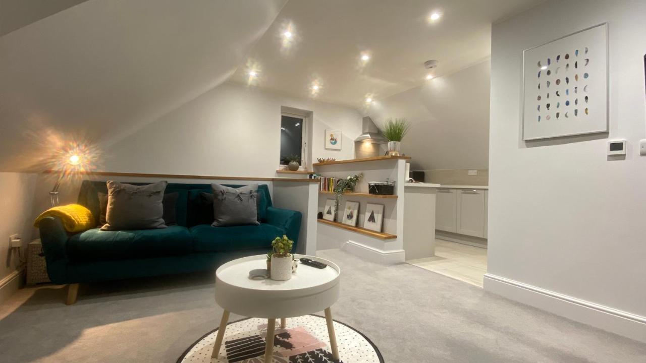 Unique Luxury Detached Apartment In Windsor That Sleeps 4 エクステリア 写真