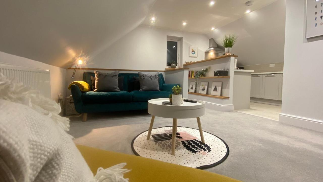 Unique Luxury Detached Apartment In Windsor That Sleeps 4 エクステリア 写真