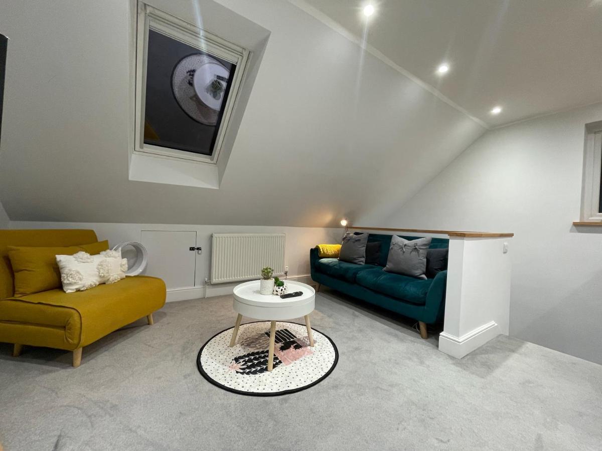 Unique Luxury Detached Apartment In Windsor That Sleeps 4 エクステリア 写真