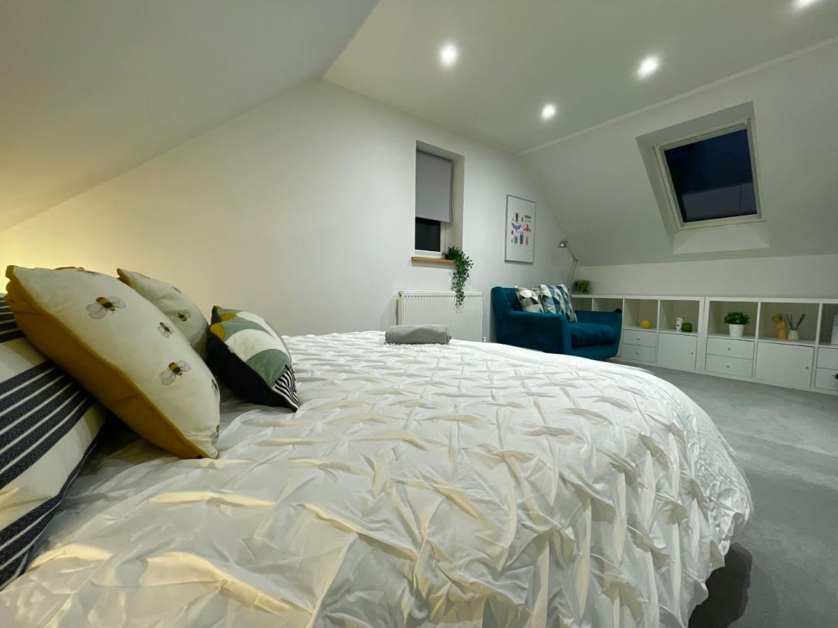 Unique Luxury Detached Apartment In Windsor That Sleeps 4 エクステリア 写真